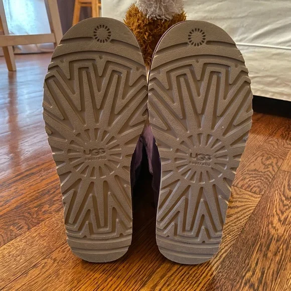 Ugg Bailey Bow II 7 Short Like New - Picture 4 of 5